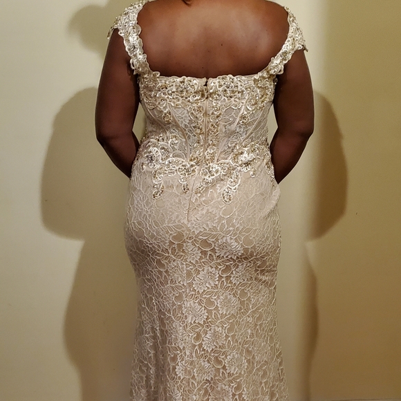 Dress - Picture 4 of 4